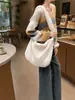 Nuevo bolso de hombro de felpa con estampado de diamantes para otoño e invierno, con un estilo relajado, gran capacidad y que se puede llevar debajo del brazo o como bolso cruzado.; una opción suave y versátil para mujeres