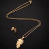 Moda Nuevos aretes de copo de nieve collar traje de joyería traje de joyería con forma de corazón de amor de oro de 18K juego de dos piezas de comercio exterior
