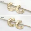 Pendientes de Lujo de Gama Alta con Forma de C Transfronterizos Europeos y Americanos Accesibles para Mujer Estilo Ins Celebridad de Internet Diseño de Gama Alta Asimétricos Versátiles