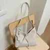 Bolso tejido a mano retro transfronterizo 2026 nuevo para mujer, bolso de hombro versátil de moda, bolso cruzado para ir al trabajo