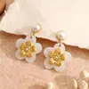 Pendientes de Flor de Moda Europeos y Americanos Estilo Ins para Mujer, Pendientes de Perla Incrustada de Oro de 18 Quilates de Alta Gama