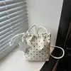 Bolsa Saco Estilo Coreano de Bolinhas Nicho Moda Feminina Tendência Casual Bolsa de Ombro Doce Pequena Leve Bolsa Transversal Feminina