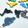 Desenho Animado Anime Dinossauro Fofo Pequeno PVC Borracha Macia Acessórios DIY Capa de Celular Furo Fivela de Sapato Adesivo de Geladeira Decoração