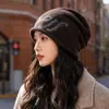 Gorro Jacquard Retrô Americano com Letras para Mulheres, Proteção para as Orelhas Outono e Inverno, Quente, Circunferência Craniana Grande, Gorro Slouchy que Afina o Rosto
