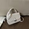 Bolsa pequena nova chegada, textura lisa de cor sólida, tendência feminina 2025, alça de ombro larga, transversal, pequena bolsa quadrada fashion