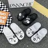 Zapatos perforados de nuevo estilo para mujer, zapatos cerrados de verano para uso en exteriores, sandalias slip-on para hombre, zapatos de playa ligeros de suela blanda, modernos para parejas