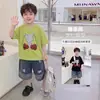 Conjunto de Manga Corta para Niños 2026 Nuevo Atuendo de Verano Estilo Coreano Camiseta de Dibujos Animados Pantalones Cortos de Mezclilla Bebé Delgado Conjunto de Dos Piezas Moderno