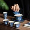 Cuenco de cerámica de dos piezas con dibujo de bambú pintado a mano en azul espolvoreado, cubierta plateada, juego de té de kung fu antiescaldamiento, cuenco de mano, cuenco de té