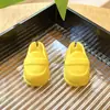 [Solo Ropa de Bebé] Muñeco Labubu de 17 cm para Negociar Precio Pasador Amarillo en el Cabello Vestido Uniforme Azul Ropa de Bebé
