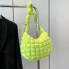 Estilo Coreano Nueva Bolsa de Hombro Cruzada para Mujer Bolsa de Moda Tipo Dumpling Gran Capacidad Ropa Acolchada de Algodón Plumón Bolsa de Axila Bolsa Nube Plisada
