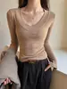 Camiseta Base Nueva de Estilo Otoño e Invierno para Mujer, Cuello en V, Hombro Normal, Tejido Cepillado tipo Cachemira Sintética, Cálida, Ceñida a la Cintura, Adelgazante, Mangas Acampanadas, Top de Capa Interior