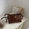 Elegante Bolsa Feminina Acolchoada Bordada 2026 Nova Moda Versátil Bolsa Transversal Exquisita Super Popular Pequena Bolsa de Mão