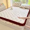 2026 Nova Classe A 200g Espessado Leite Fleece Renda Lençol de Elástico Estilo Coreano Estampado Acolchoado Roupa de Cama Protetor de Colchão