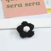 Bonita flor de lana de hojaldre, broche de flores de punto hecho a mano, pequeño material decorativo hecho a mano, accesorios para el cabello para niños.