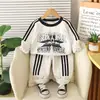 Conjunto Casual de Dos Piezas para Niños 2025 Nuevo Elegante Estampado de Letras Cuello Redondo Manga Larga Sudadera de Moda Otoño para Bebé Tendencia