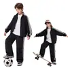 Conjunto Esportivo Infantil Direto da Fábrica Primavera e Outono Novo Jaqueta com Gola Alta e Três Listras Conjunto para Meninas Roupa de Outono Conjunto de Duas Peças