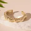 Pulsera Geométrica Cuadrada de Metal Europea y Americana con Forma de Ola Retorcida Pulsera de Personalidad Temperamental Joyería de Lujo Ligero de Alta Gama Transfronteriza