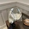 Bolso de Mujer Estilo Chino Nuevo 2024 Bolso Cruzado Bolso de Hombro Versátil de Alta Gama Bolso de Mano de Muñeca con Bordado de Seda