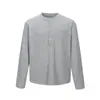 Camiseta masculina de manga longa com corte relaxado, design minimalista, estilo versátil, top casual solto inspirado no Japão com gola semiaberta