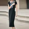26 Años de Nuevos Estilos de Primavera y Verano: Vestido de Punto con Bufanda de Seda de Hielo de Cuello Solapa, Vestido de Manga Corta para Mujer con Bloques de Color de Cintura Alta de Corte A de Longitud Media