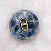 Hebilla de resina de forma especial hebilla de dos ojales patrón de tinta de cinta hebilla combinada de metal de diamante irregular de resina hebilla de abrigo traje