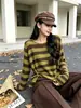 Suéter de punto gris de manga larga con botones laterales para mujer, nuevo diseño estilo coreano otoño 2026, camiseta básica adelgazante