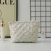 Nuevo Neceser de Viaje con Flores Pequeño Floral Almacenamiento Acolchado Portátil Ins Lavable Bolsa de Almacenamiento de Cosméticos