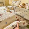 Frazada de Cama de Felpa de Leche de Gasa de Doble Capa Juego de Tres Piezas Dormitorio de Estudiantes Manta de Doble Cara Protector de Colchón y Cama