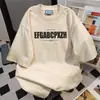 Camiseta de Verano 2025 de Longitud Media Estilo Retro Americano de Manga Corta para Mujer, Estilo Nicho, Estampado de Graffiti con Letras, Top Holgado de Cuello Redondo