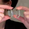 Pendientes de Aro Súper Brillantes de Circonita de Lujo Ligero para Mujer, Pendientes de Diseño de Nicho, Pendientes de Aro Simples y Elegantes al por Mayor
