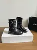 Primeiro Encontro Jifa Fivela Francesa Botas Curtas Empilhadas Botas Femininas 2026 Nova Bico Redondo Salto Bloco Botas de Cavaleiro Botas Empilhadas Color Block