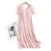 Pijama de Verano para Mujer TikTok Mismo Modal Rayado con Almohadilla en el Pecho Taza Manga Corta Falda Hasta la Rodilla Holgado Espalda Hermosa