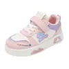 Tênis infantis no atacado 2026 novo estilo couro personalizado color block tênis esportivos para estudantes para meninos e meninas sapatos casuais de moda single