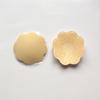Adesivos de mamilo de pano de silicone transfronteiriços invisíveis anti-colisão adesivos de mamilo de pano escovado anti-exposição adesivos de peito finos respiráveis em forma de ameixa