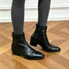 Novas botinhas pretas estilo retrô coreano 2026 para mulheres, com salto médio, bico quadrado, salto grosso e design justo, perfeitas para o dia a dia.