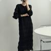 Primavera y otoño nuevo vestido ajustado adelgazante estilo coreano retro temperamento manga larga cuello redondo negro plisado moda femenina de alta gama