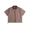 2026 Nova Camisa Xadrez Neutra Vintage de Manga Curta para Homens e Mulheres, Camisa Masculina Casual com Zíper Estilo College, Tendência Atacado