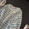 Camiseta de manga larga a rayas con bloques de color, cuello Henley, estilo fino de principios de otoño, fresca y sencilla, para mujer, top básico casual estilo coreano