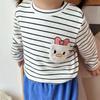 Camiseta de Primavera e Outono para Meninas Bebê Elegante Infantil Marca Moderna Coreana Desenho Animado Bolso Listrada Bonita Camiseta Básica