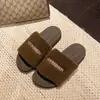 Pantuflas peludas planas de moda estilo Birkenstock para mujer, nueva colección otoño/invierno 2026, sandalias de peluche tipo slip-on súper populares y versátiles