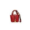 Colgante de minibolso cesta marca H, accesorio de llavero de coche de cuero, decoración linda y creativa para bolsa de auriculares
