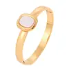Pulseira de Titânio com Design Aberto Curvo Simples para Casal Transfronteiriço, Pulseira de Aço Inoxidável Moderna, Elegante e Versátil