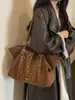 Bolso de axila retro de gran capacidad, bolso de hombro estilo coreano para mujer, nuevo diseño transfronterizo 2026, bolso tote simple y práctico para ir al trabajo