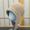 Sombrero de Punto Casual Simple con Protección para los Oídos para Mujer Otoño Invierno Cálido A prueba de Viento de Lana con Lazo Hace que la Cara se Vea Más Pequeña Versátil Gorro Envolvente
