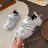 Tênis Esportivo Infantil da Moda 2026 Novo Modelo Malha Respirável Tênis Casual para Meninos e Meninas com Velcro Solado Macio Tênis Pai