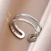 Anillo Geométrico de Flor de Acero de Titanio de Venta Caliente Transfronterizo para Mujer, Diseño de Nicho, Lujo Ligero, Exquisito, Moda y Tendencia de Anillo Personalizado
