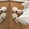 Zapatos planos suaves y acogedores para mujer con una delicada hebilla metálica y forro de felpa, perfectos para ir al trabajo y versátiles para cualquier ocasión, estilo 2026