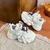 Sapatos Infantis com Solado Grosso e Design de Desenho Animado Fofo para Bebês Meninas Crianças Pequenas 2026 Outono Nova Moda Sapatos Esportivos Versáteis