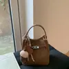 Bolsa de Mão de Luxo de Alta Qualidade com Padrão Lichia para Mulheres 2026 Nova Bolsa Saco de Couro Macio Versátil para o Dia a Dia Bolsa Transversal