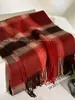 Diseño Otoño e Invierno 2025 Bufanda 100% Cachemira Genuina Estilo Británico Nuevo Cuadros Bufanda Cálida a Prueba de Viento con Borlas